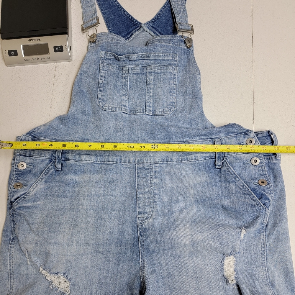 Torrid Shortall Vintage Stretch Light Wash Sz 22 Distressed Cuffed Denim Jumper - Picture 8 of 14